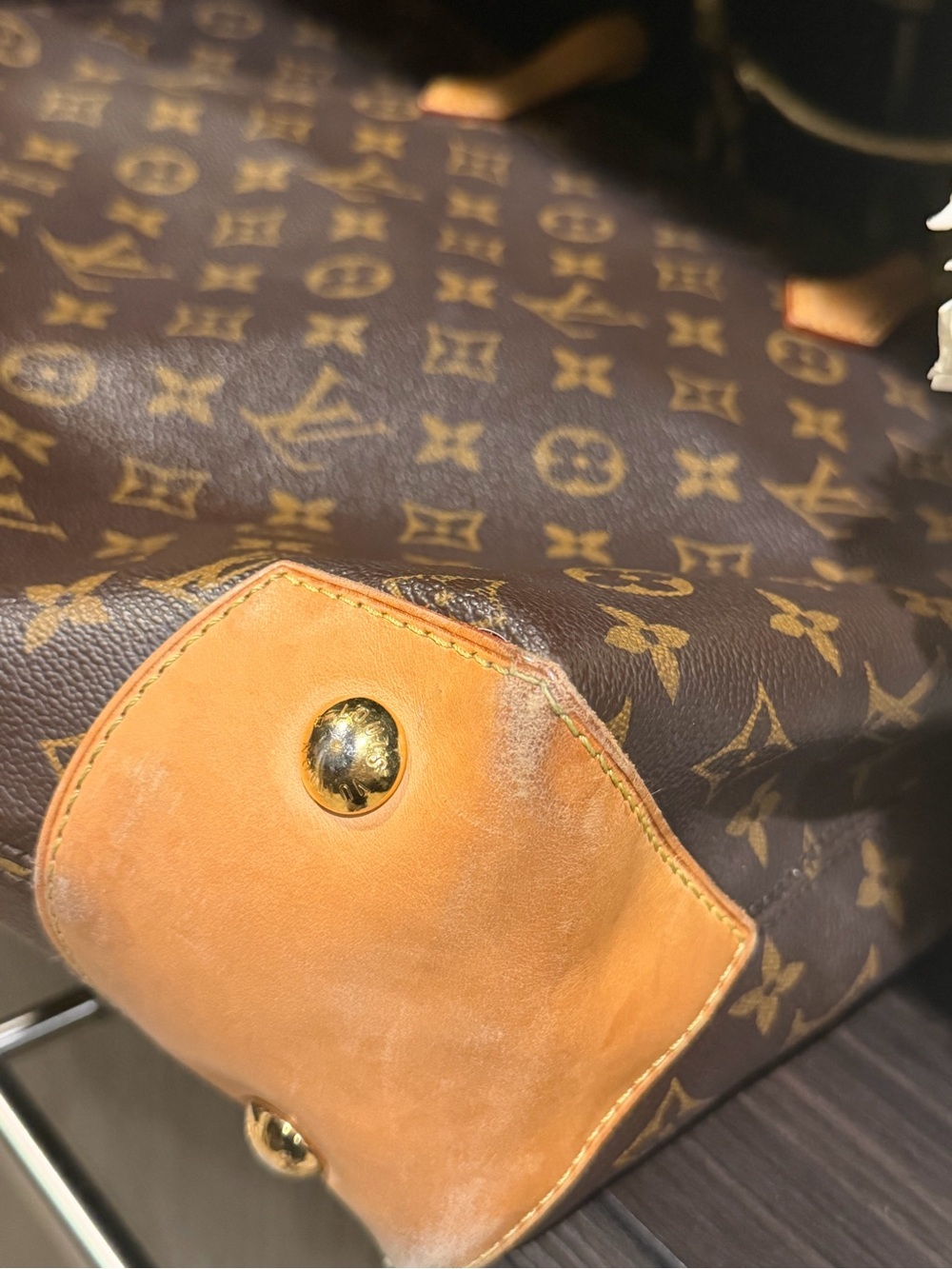 Louis Vuitton Wilshire Tote - Picture 11 of 14